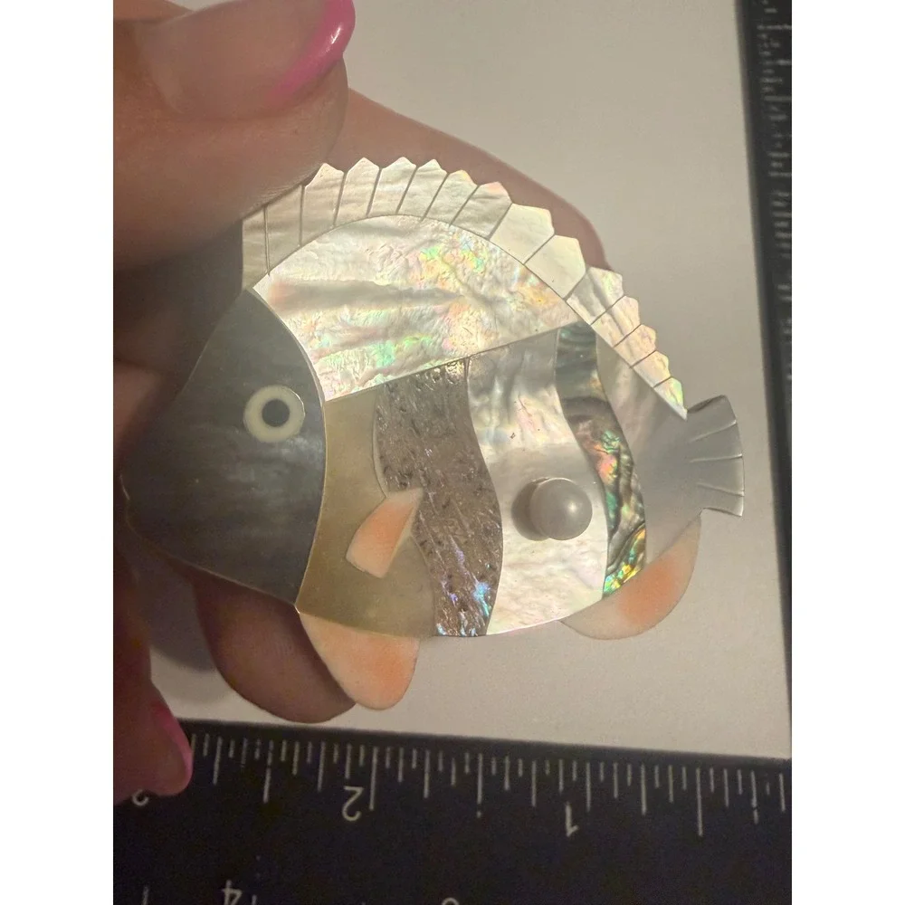 Mother of Pearl Abalone Shell Inlay Tropical Fish Brooch Pin Iridescent Pearl